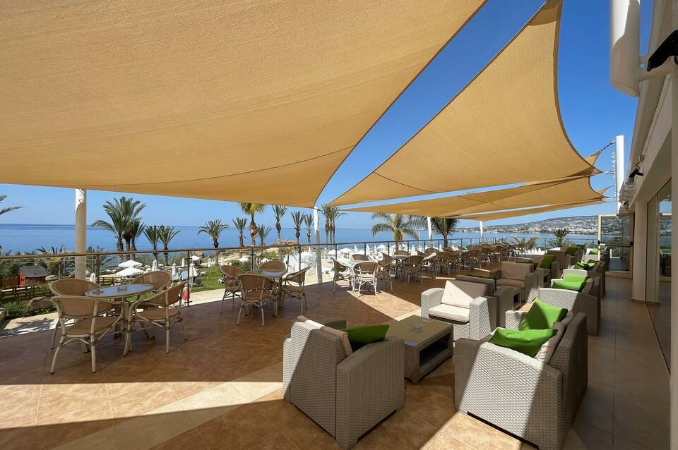 Queen's Bay Hotel 4