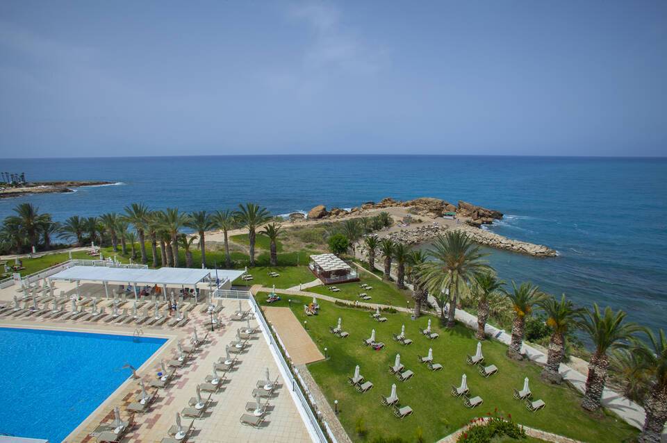 Queen's Bay Hotel 5