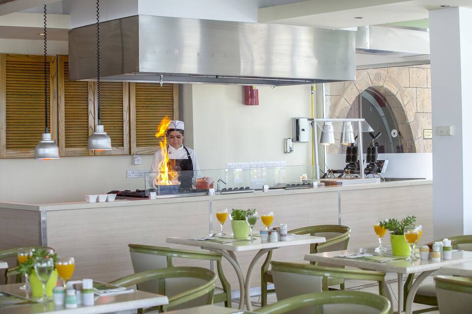 Lordos Beach Hotel & Spa 3