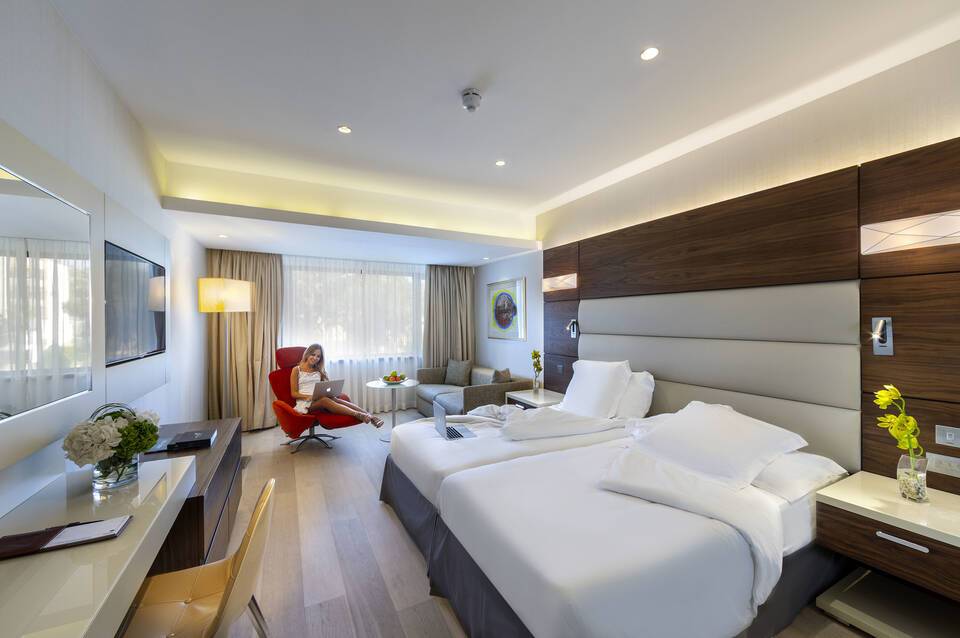 Amathus Beach Hotel Limassol 2
