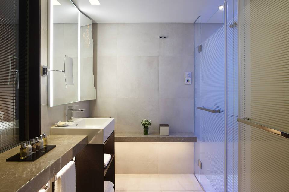 Four Seasons Hotel 2