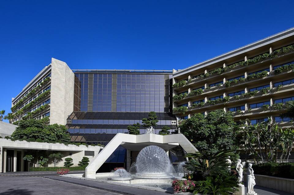 Four Seasons Hotel 3