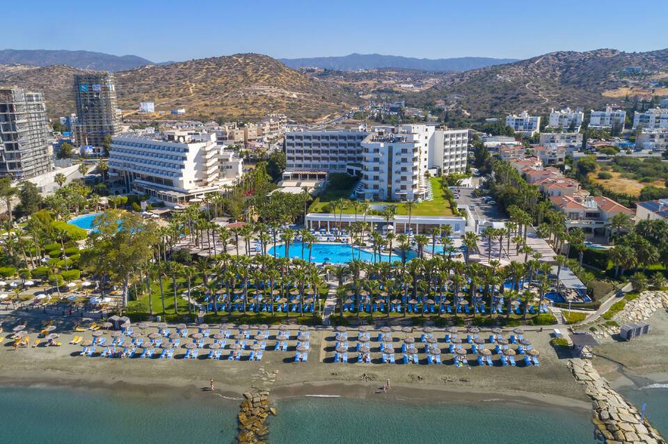 The GrandResort Limassol by Leonardo Hotels 3