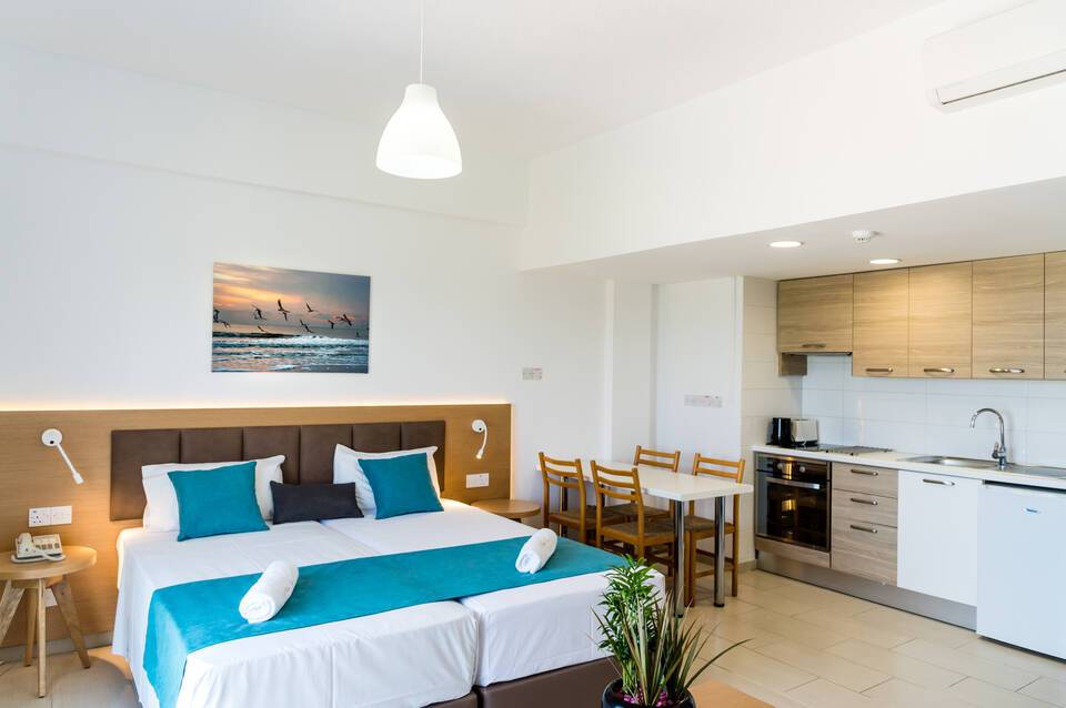Helios Bay Hotel and Suites 4