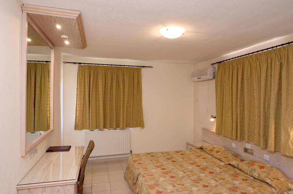Senator Hotel Apartments 2