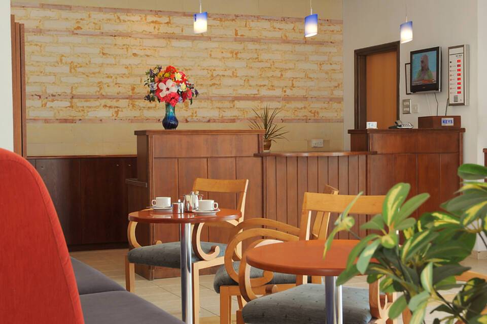 Petrosana Hotel Apts 1