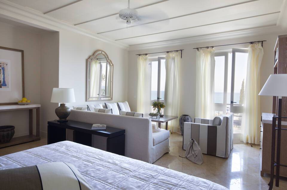 Anassa 4