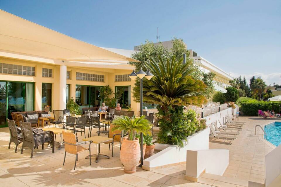 Natura Beach Hotel & Villas 2