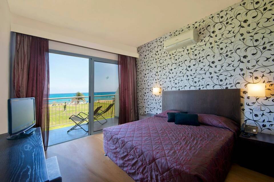 Natura Beach Hotel & Villas 3
