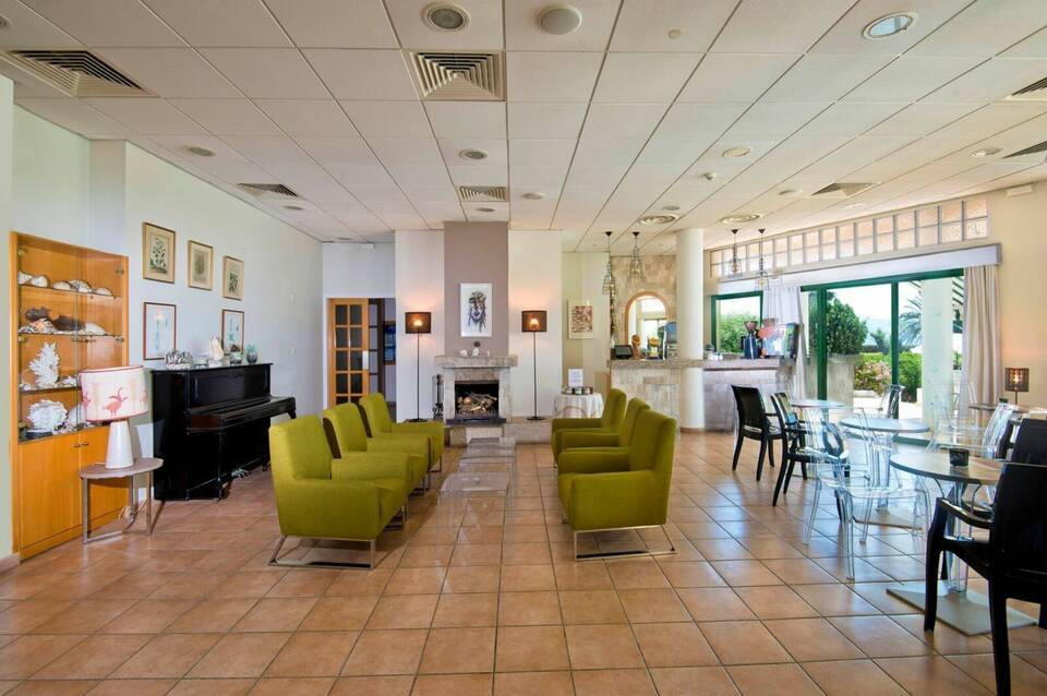 Natura Beach Hotel & Villas 4