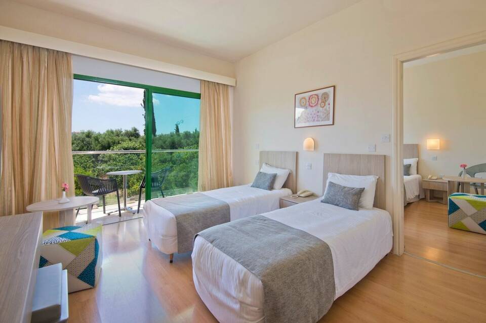 Natura Beach Hotel & Villas 5