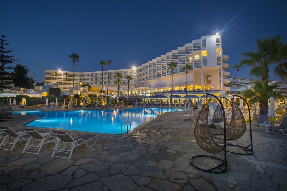 Leonardo Plaza Cypria Maris Beach Hotel & Spa 2
