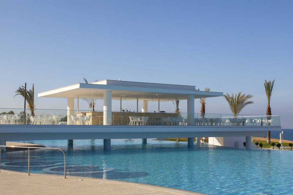 King Evelthon Beach Hotel and Resort 2