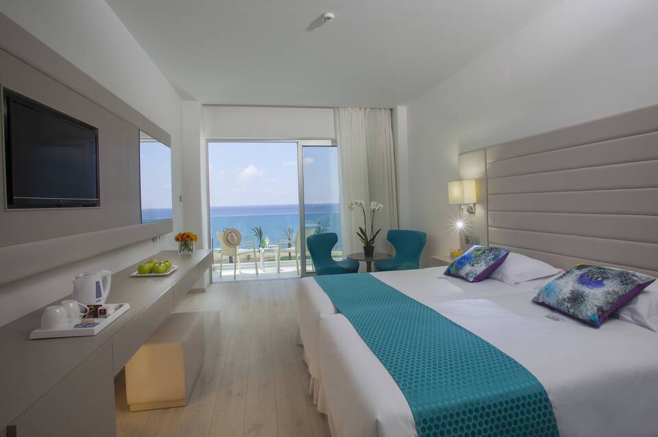 King Evelthon Beach Hotel and Resort 3