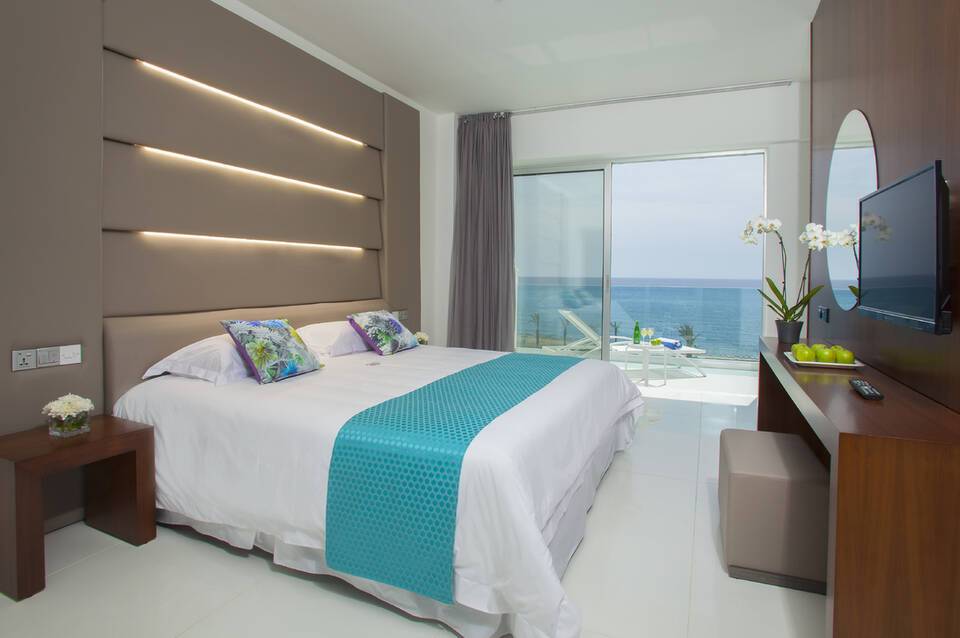 King Evelthon Beach Hotel and Resort 4