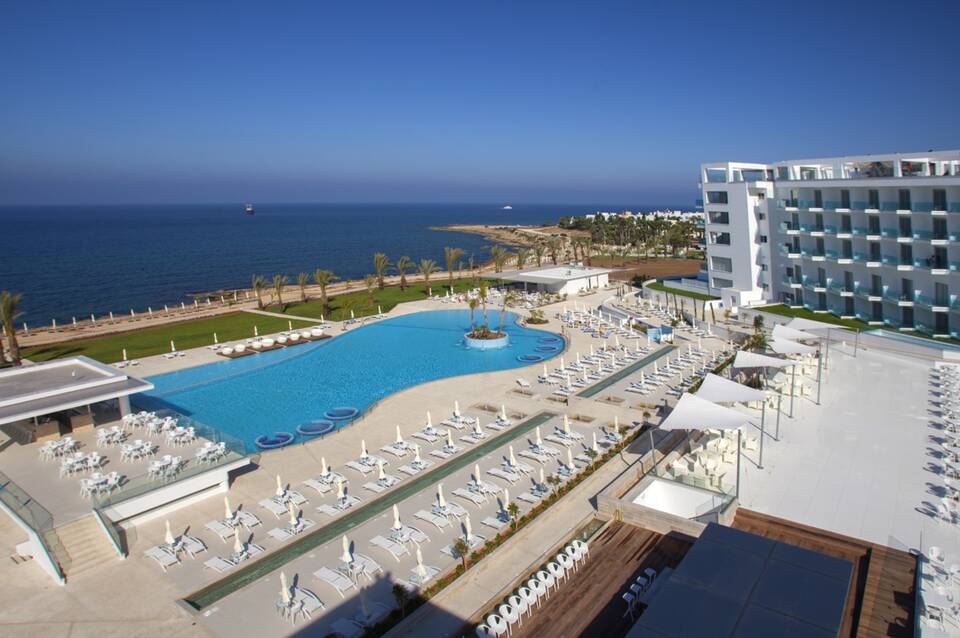 King Evelthon Beach Hotel and Resort 5