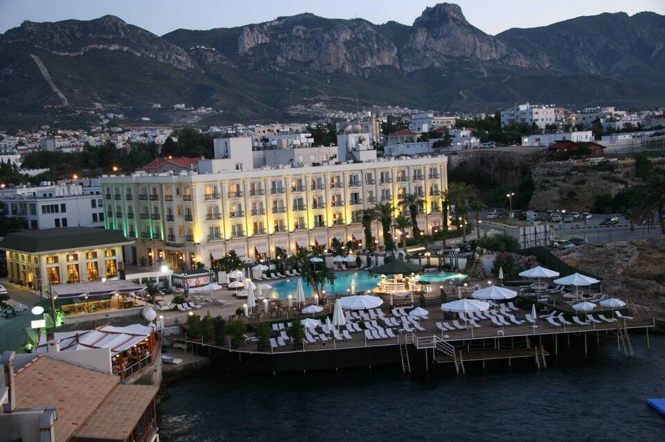 Rocks Hotel & Casino 2
