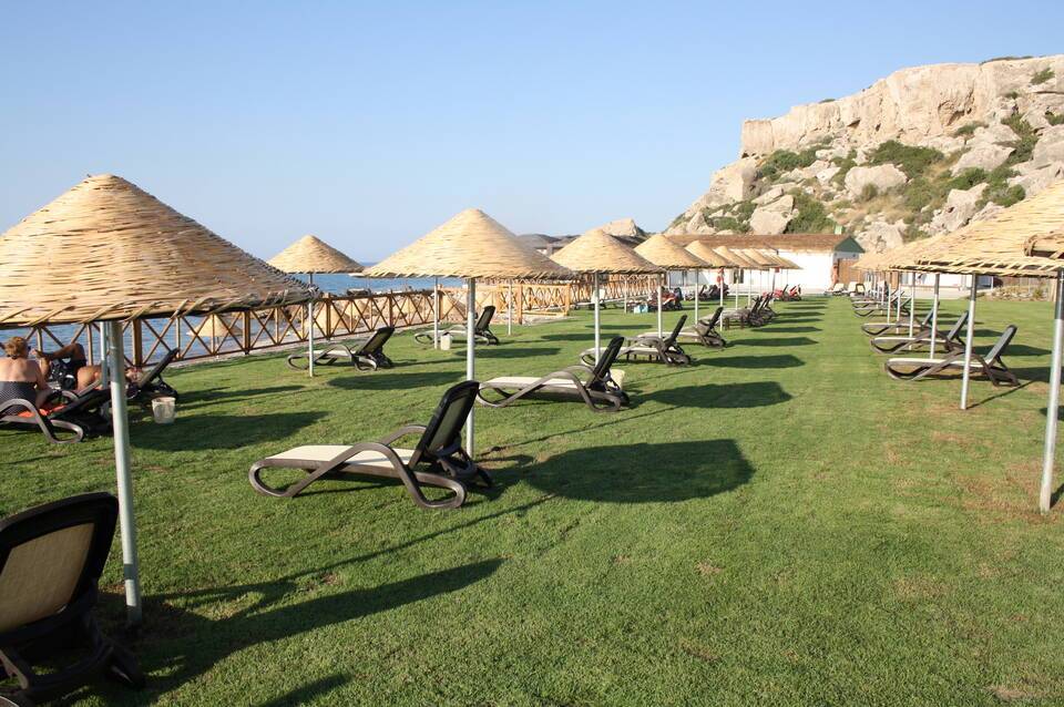 Korineum Golf & Beach Resort  1