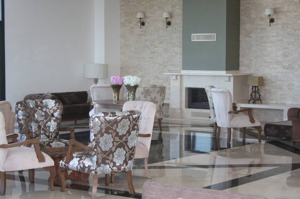 Korineum Golf & Beach Resort  3