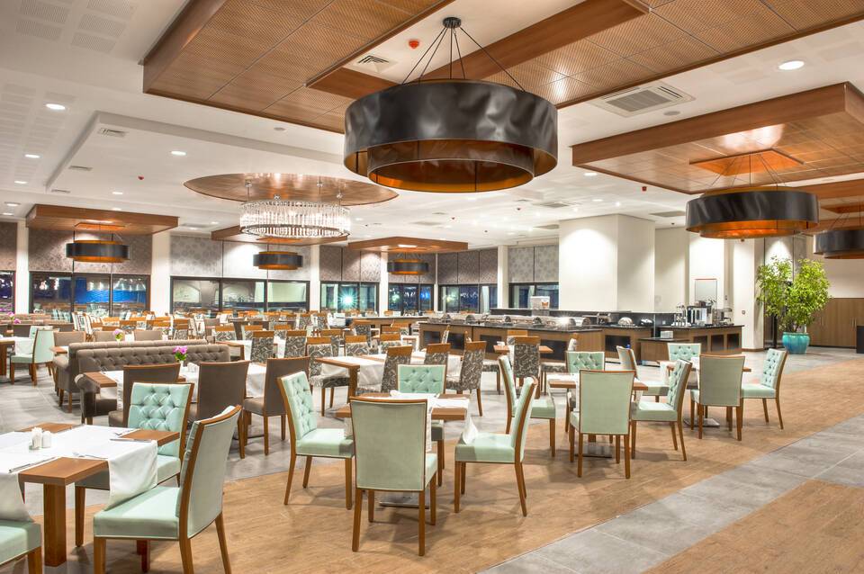 Korineum Golf & Beach Resort  5