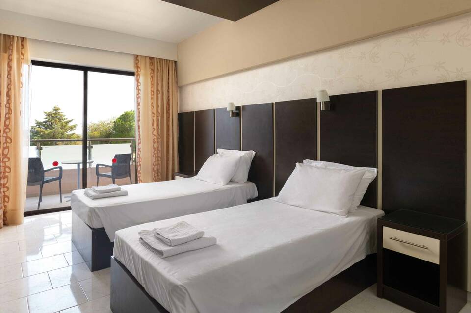 Rose Hotel 1