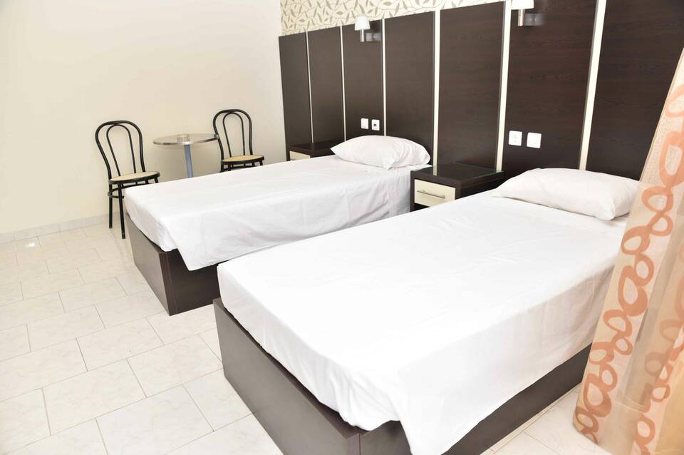 Rose Hotel 2