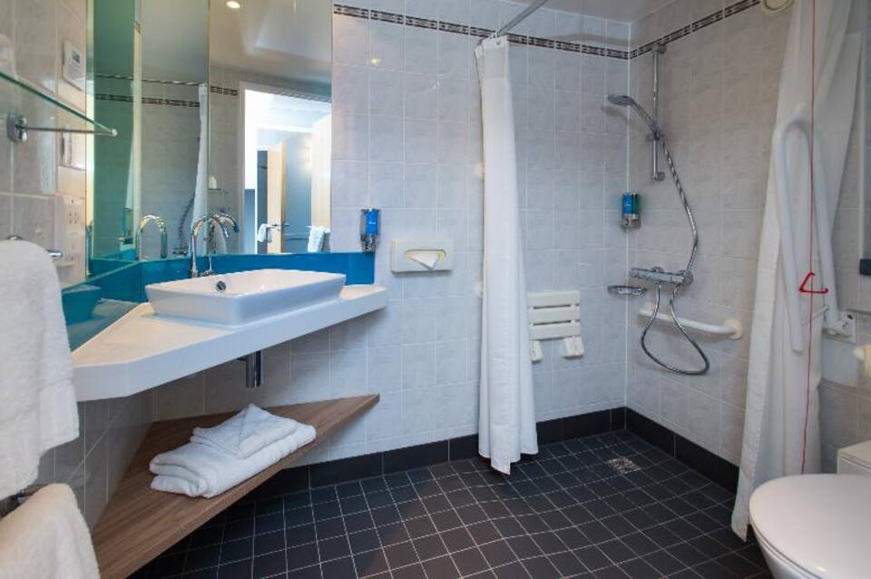 Holiday Inn Express Edinburgh - Leith Waterfront 1
