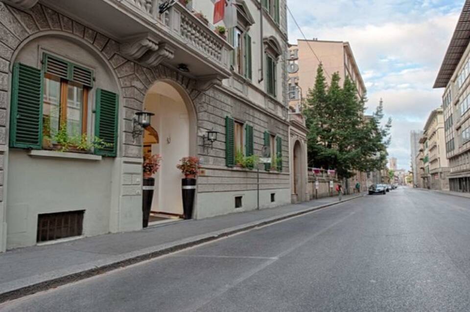De La Pace, Sure Hotel Collection by Best Western 1