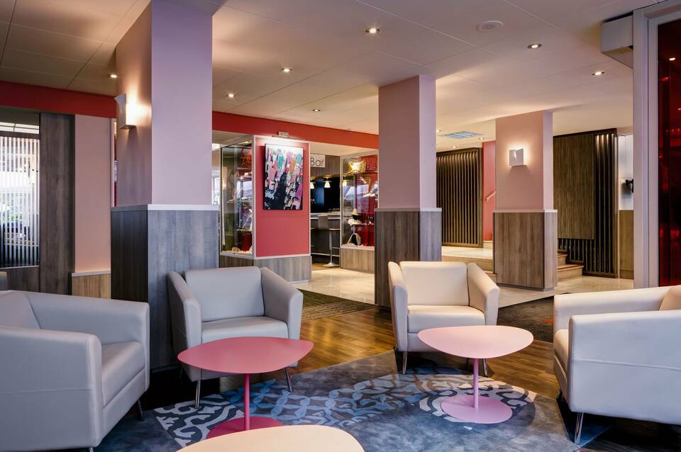 Hotel Chromatics by HappyCulture 1