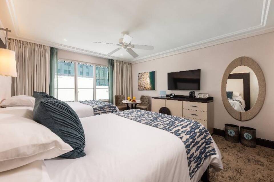 The Palms Hotel & Spa 1