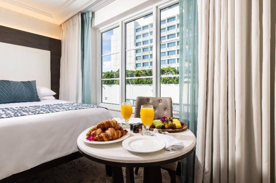 The Palms Hotel & Spa 2