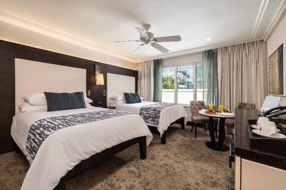 The Palms Hotel & Spa 3
