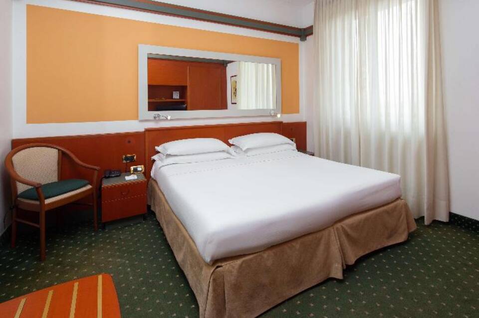 Jet Hotel, Sure Hotel Collection by Best Western 1