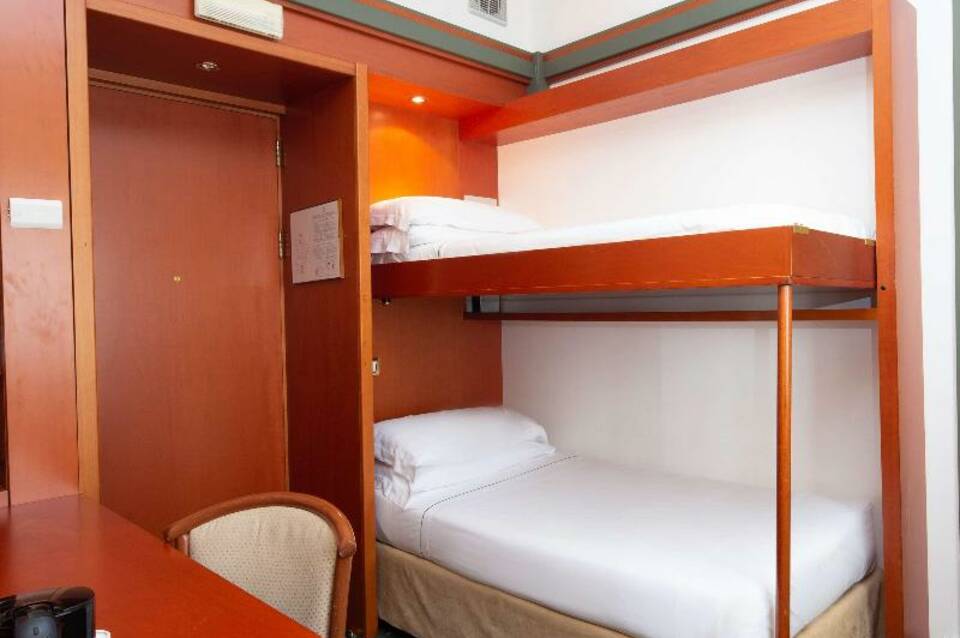 Jet Hotel, Sure Hotel Collection by Best Western 3