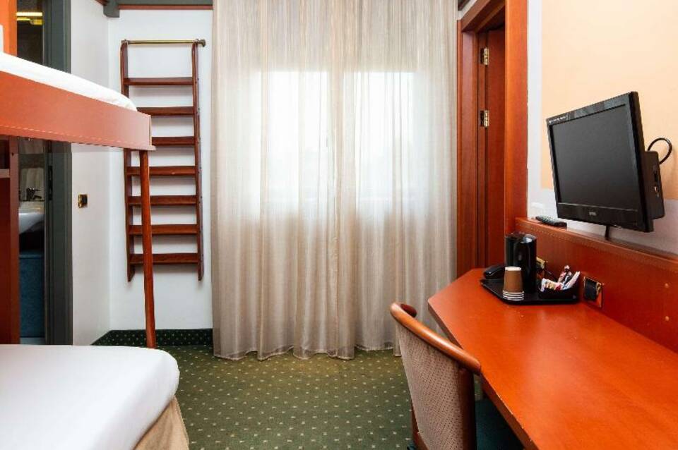 Jet Hotel, Sure Hotel Collection by Best Western 4