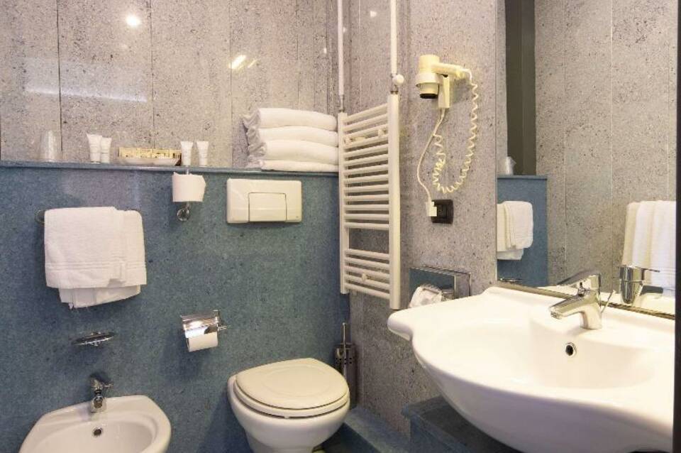 Jet Hotel, Sure Hotel Collection by Best Western 5