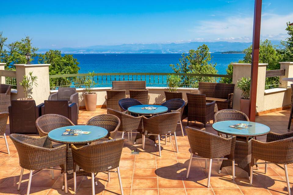 Blue Waves Resort 2