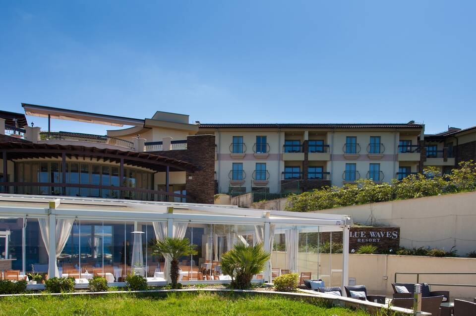 Blue Waves Resort 4