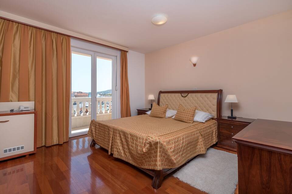 Palace Trogir 3