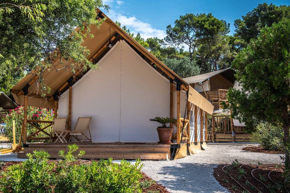 Arena One 99 Glamping 1