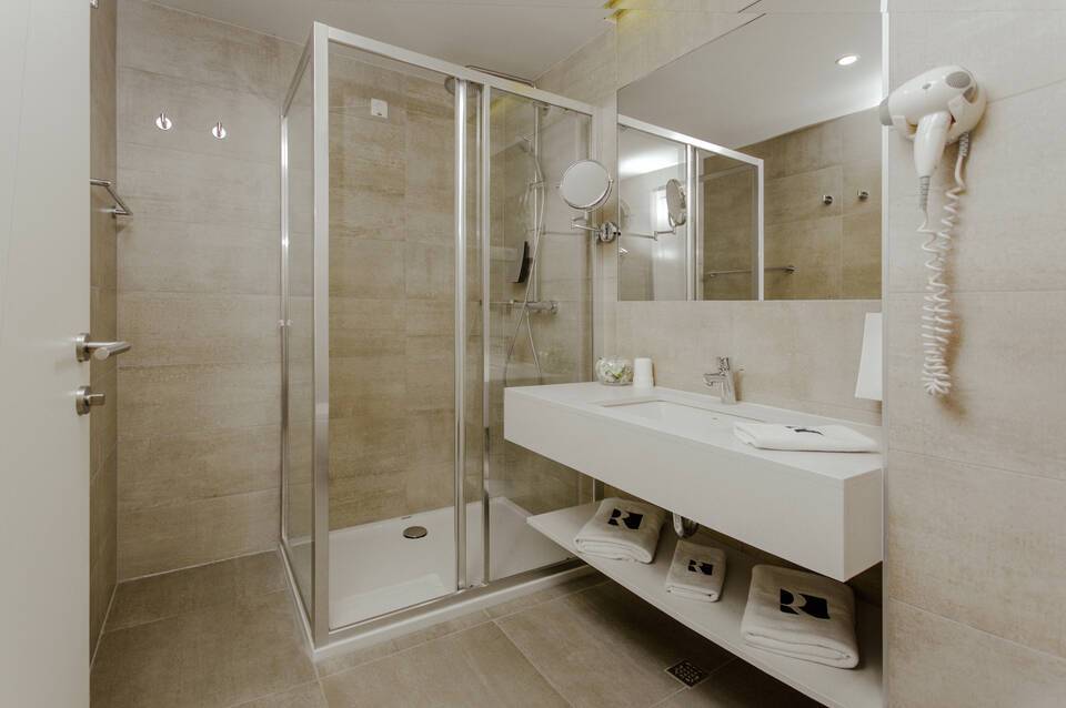 Romana Beach Apartments 5