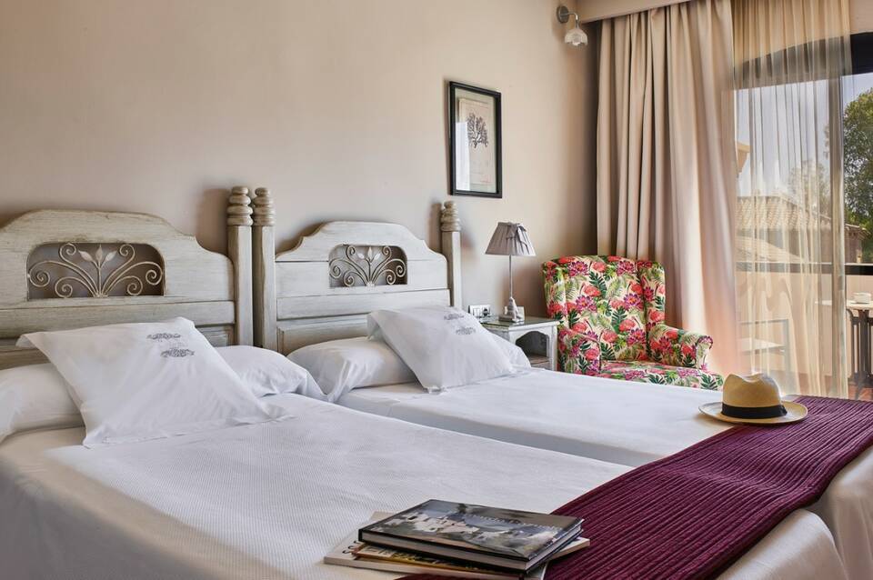 B bou Hotel La Viñuela & Spa 1