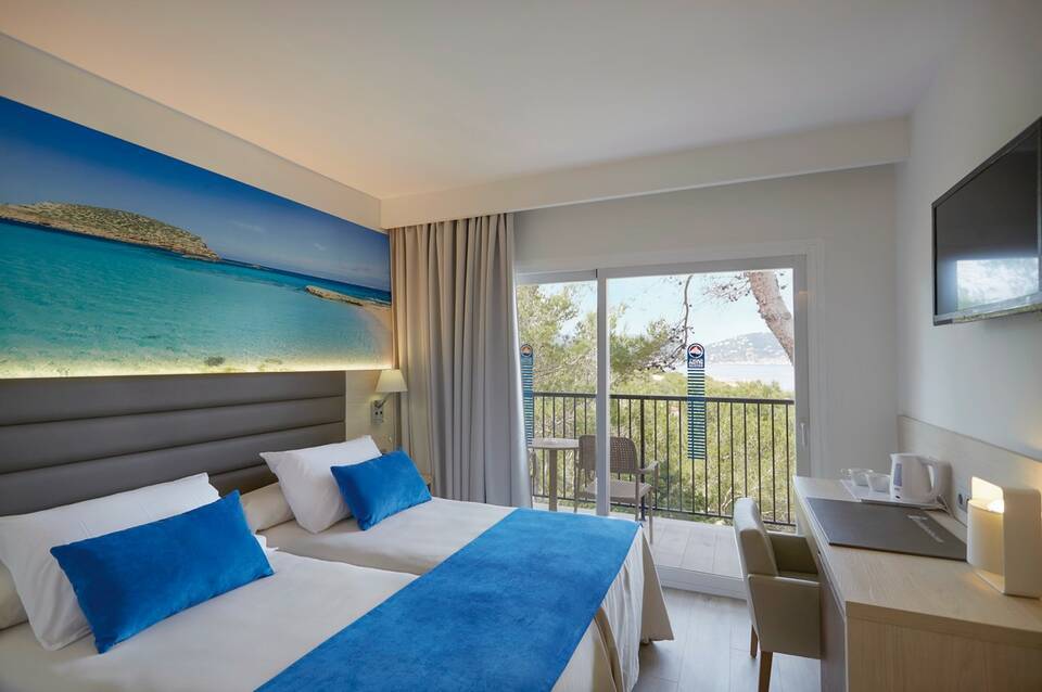 Invisa Hotel Club Cala Blanca 4