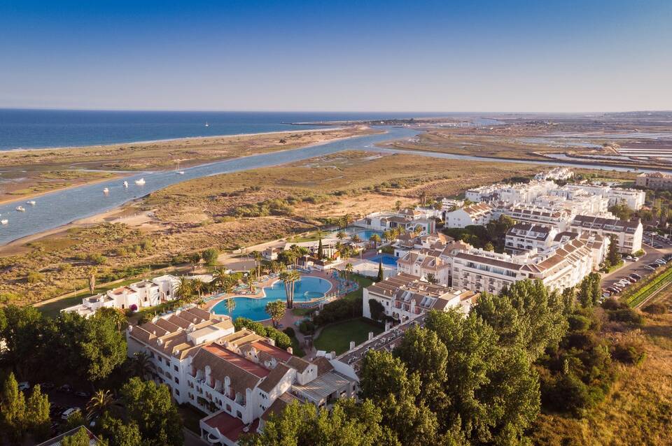 Golden Club Cabanas 1