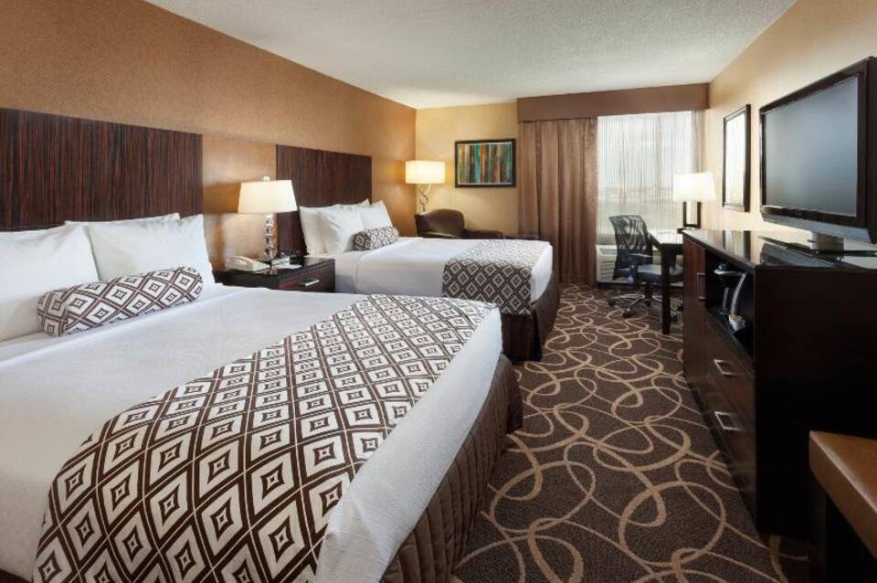 Crowne Plaza Newark Airport 1