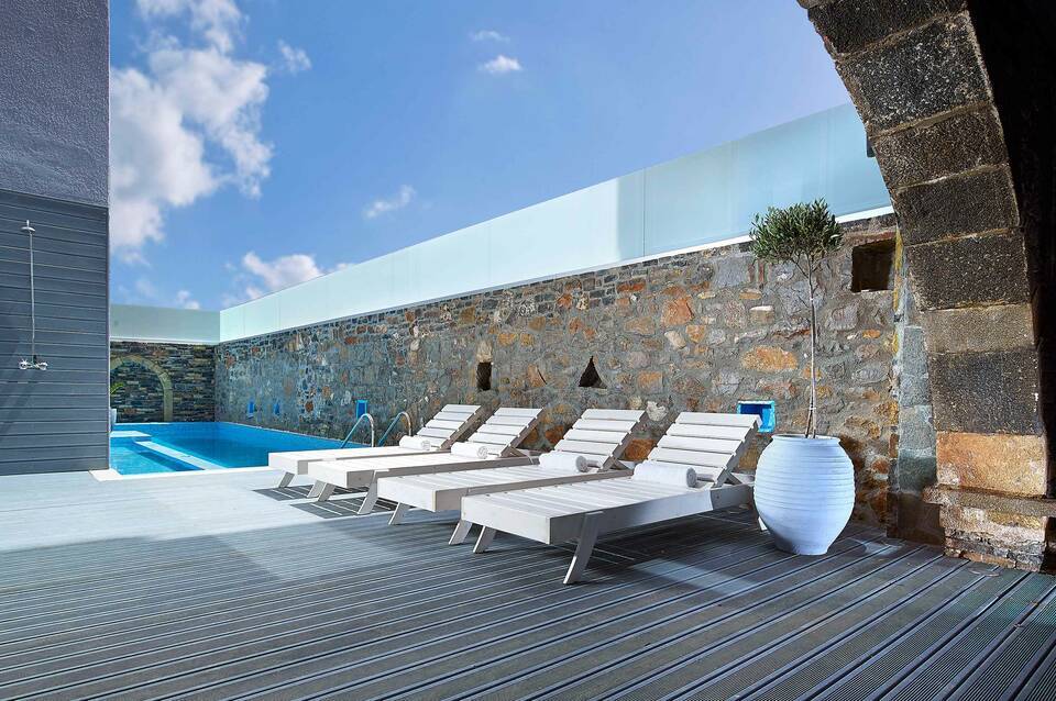 Mistral Bay Hotel 5