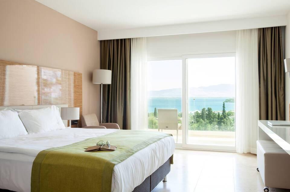 Bellazure Hotel 2