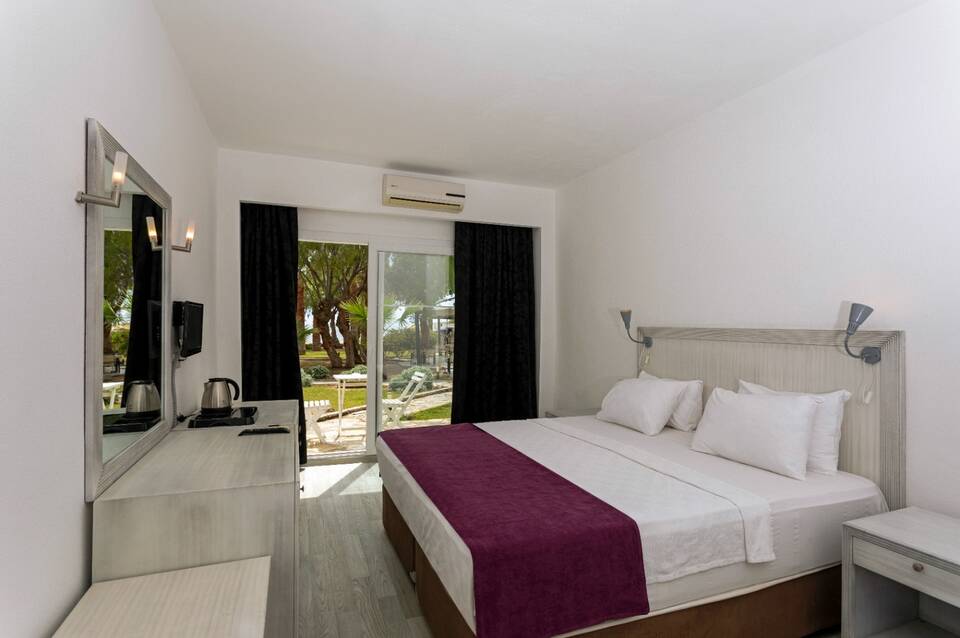 Charm Beach Hotel 2