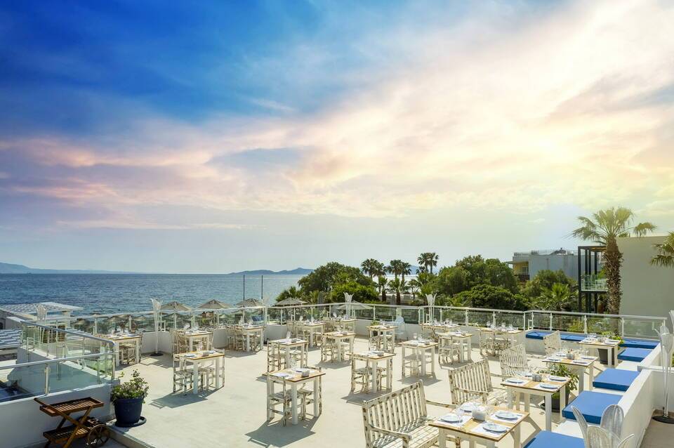 Charm Beach Hotel 5