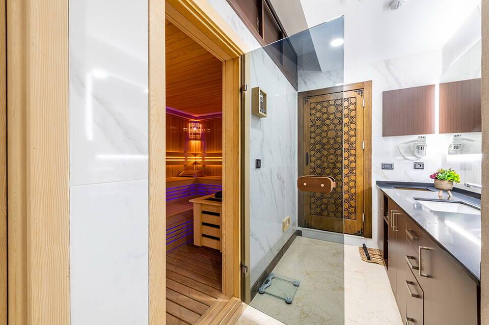 Aprilis Deluxe Hotel 3